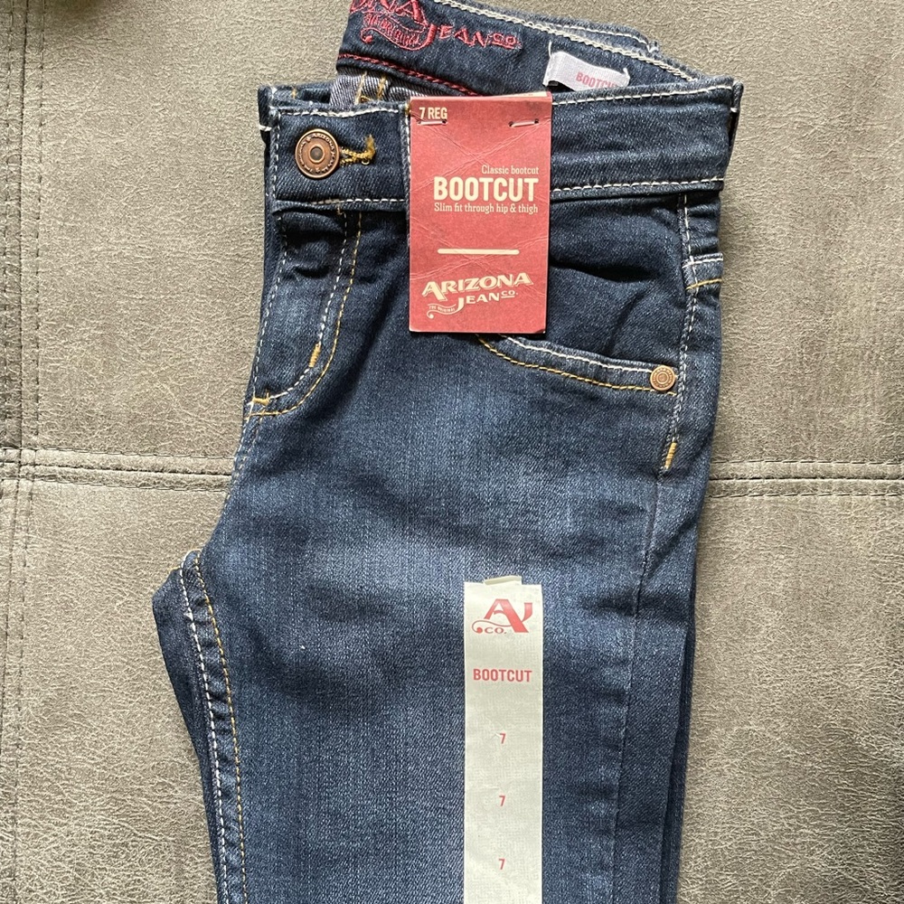 Brand new w/tags Arizona girls blue jeans, classic bootcut. Size 7 Reg.